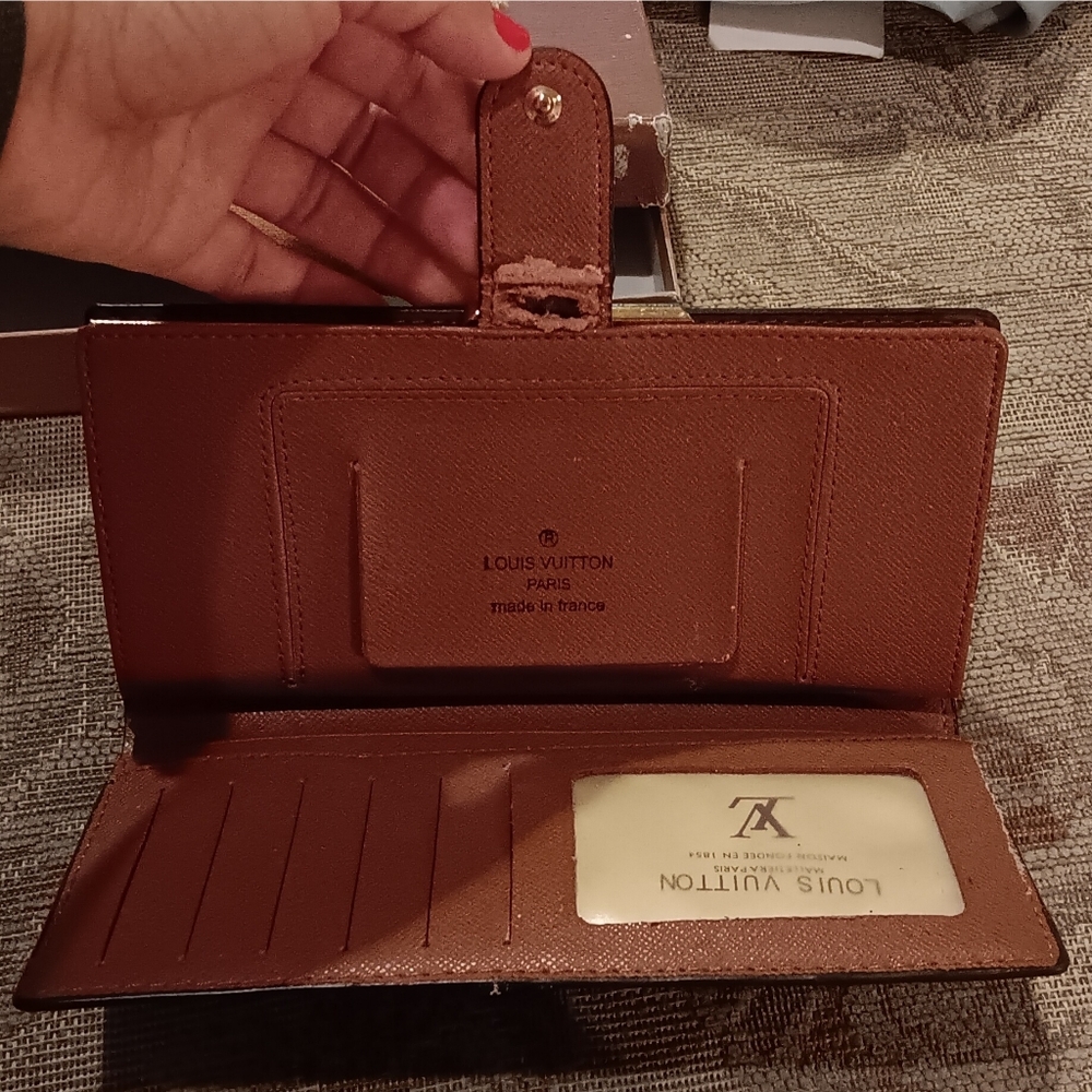 Louis Vuitton Monogrammed Wallet With Dust Bag and Orig Box - Picture 8 of 12